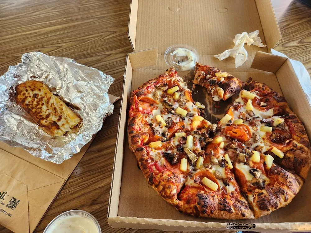 Cheezy Bread & Pepperoni Mushroom & Pineapple Pizza